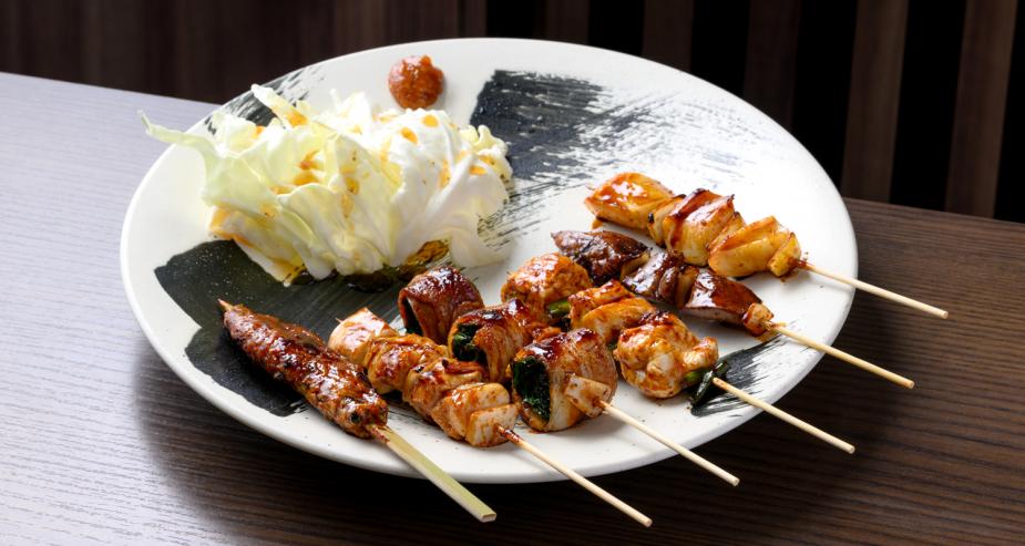 <span style="font-size:16px;"><a href="https://www.yakitoribon.com/hijiten.html"> <span style="color:#C9F2E3;"><u>焼とり凡 日出店</u></span></a><br > <span style="font-size:12px;"> 自慢の串焼きと焼肉がいただける。暘谷駅から徒歩すぐとアクセスが良く、カウンターのほか個室も多数あり利用しやすい。バリアフリーなので家族連れでも安心！</span><br /> <span style="font-size:12px;"><span style="color:#FFFF00;">【スポット情報】</span><br /> 住所：大分県速見郡日出町1808-2<br /> TEL：0977-85-8484<br /> 営業時間：17:30〜23:00（フードLO22:00）<br /> 定休日：水曜※ほか不定休あり</span><br /><br>