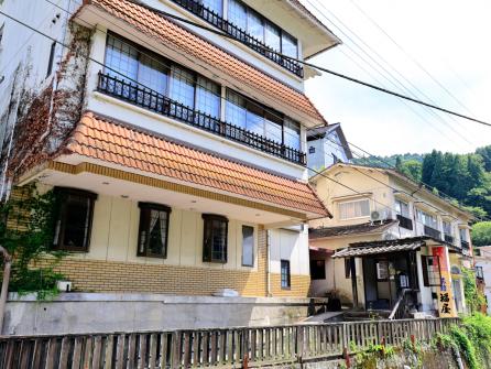 昭和46年創業。我が家のようにくつろげるようなおもてなしを大切にしている