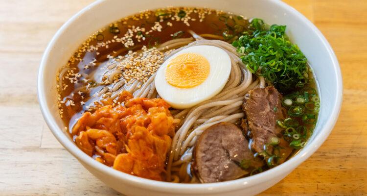 <span style="font-size:16px;"><a href="https://www.6-sei.com/ "> <span style="color:#C9F2E3;"><u>手のべ冷麺専門店 六盛 松原本店</u></span></a><br > <span style="font-size:12px;">自家製麺とオリジナルスープで知られる冷麺が人気の店ですが、中華そばも人気で、濃厚ながら透明感のあるスープと存在感のある豚肩ロースのチャーシューが特徴的です。</span><br /> <span style="font-size:12px;"><span style="color:#FFFF00;">【スポット情報】</span><br /> 住所：大分県別府市松原町7-17 <br /> TEL：0977-22-0445 <br /> 営業時間：11:30～13:45／18:00～19:45 <br /> 定休日：水曜日</span><br /><br>