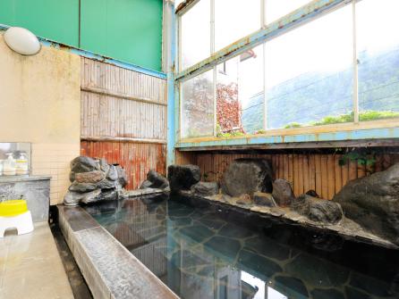 肌ざわりの良い湯はじんわりと肌に浸透し、湯あがりもしっとり