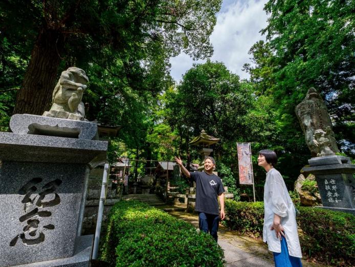 ▲宮司・秋永一憲さんは「稽古照今」という言葉を大切にしている。歴史や八幡宮内のことは宮司に質問してみて