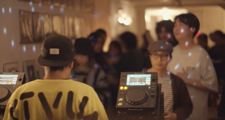 <span style="font-size:16px;"><a href="https://www.instagram.com/the_hell_beppu/ "> <span style="color:#C9F2E3;"><u> THE HELL </u></span></a><br > <span style="font-size:12px;"> レコードとオリジナルドリンクが楽しめる落ち着いた雰囲気のあるDJバーです。新鮮な季節の果実を使ったフレッシュサワーが人気。ノンアルコールでも提供してくれます。</span><br /> <span style="font-size:12px;"><span style="color:#FFFF00;">【スポット情報】</span><br /> 住所：大分県別府市北浜１丁目１−１９ マキビル １階<br /> TEL：080-3677-7918 <br /> 営業時間：20:00~24:00 <br /> 定休日：木曜日</span><br /><br>