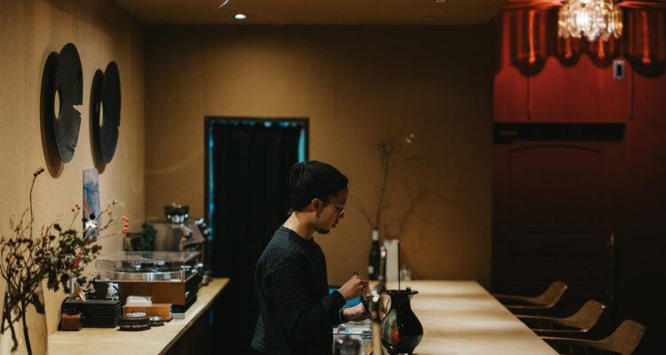 <span style="font-size:16px;"><a href="https://www.instagram.com/tannel_beppu/ "> <span style="color:#C9F2E3;"><u> TANNEL </u></span></a><br > <span style="font-size:12px;"> 看板のないリスニングバー。カクテルやアイリッシュコーヒーなど、そのときの気分にぴったりな一杯をいただきながら、ゆっくりとした時間を過ごせます。</span><br /> <span style="font-size:12px;"><span style="color:#FFFF00;">【スポット情報】</span><br /> 住所：大分県別府市北浜1-12-2 <br /> 営業時間：20:00〜24:00(土日月は8:30〜11:30) <br /> 定休日：月曜の夜、不定休</span><br /><br>