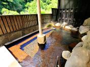 もう一つの露天風呂「かじかの湯」も羅漢淵に面している