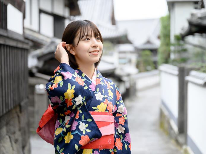 &lt;a href=&quot; https://www.visit-oita.jp/topics/detail/577#usuki&quot;target=&quot;_blank&quot;&gt;&lt;font color=&quot;#0033ff&quot;&gt;【特集１：臼杵市】&lt;br&gt;古き町並みに、歴史が息づく城下町&lt;/font&gt;&lt;br&gt;着物姿で風情ある城下町を散策したり、贅沢に「ふぐ」を味わったり･･･。魅力いっぱいのスポットをご紹介します。&lt;/a&gt;