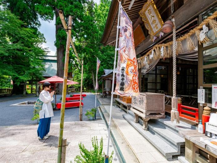 &lt;a href=&quot; https://www.visit-oita.jp/topics/detail/575#nakatsu&quot;target=&quot;_blank&quot;&gt;&lt;font color=&quot;#0033ff&quot;&gt;【特集１：中津市】&lt;br&gt;水と緑に癒されて心の休息を&lt;/font&gt;&lt;br&gt; 緑に囲まれたカフェや歴史ある神社、サイクリングの名所など、日常を忘れてゆったり過ごせるスポットを紹介します。&lt;/a&gt;