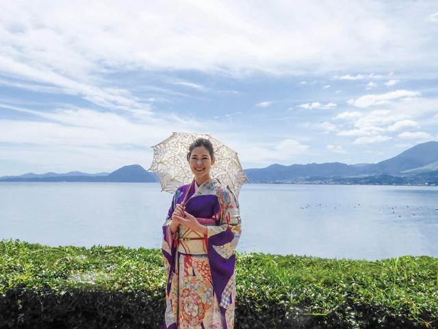 <font color="#ff1493"><strong>着物体験</strong></font><br>日出町で好評の「着物体験」プランは、振袖・訪問着・小紋から浴衣まで、豊富な種類の中から好みのものを選んで散策が楽しめます。小物や草履などすべて揃っているので、手ぶらで行っても楽しめます。おひなさま巡りを着物姿で楽しんでみませんか。（着物体験は要予約）<hr><span style="font-size:14px;"><strong>【DATA】 </strong><br /> 住所／日出町2612-1<br>電話／0977-72-4255（ひじ町ﾂｰﾘｽﾞﾑ協会）<br>駐車場／二の丸館P利用<br>アクセス／日出ICから車で約5分<br /><a href="https://hijinavi.com/spots/detail/98" target="_blank"><font color="#0033ff">詳細はこちら</font></a></span>