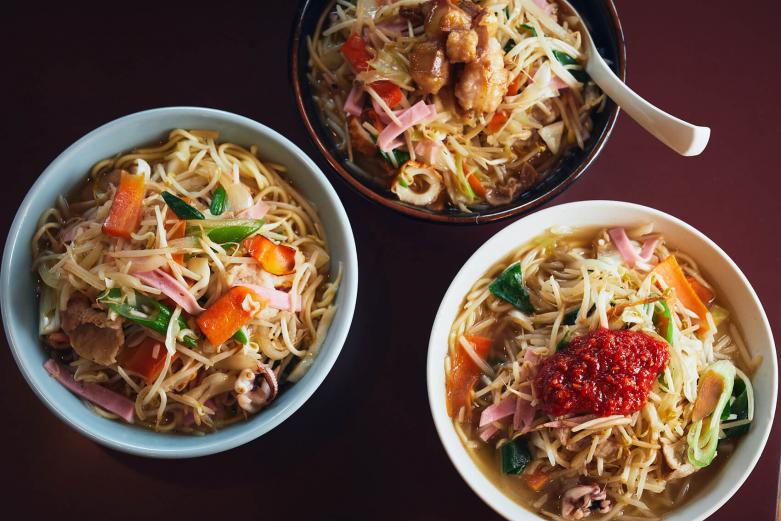 <span style="font-size:12px;"><font color="ffffff">味やサイズのバリエーションもあるので好みや気分に合わせてチョイスを。（写真左から）「日田チャンポン 中」880円、食欲そそる「ホルモンチャンポン 並」1080円、オリジナルの辛味噌を使った「辛味チャンポン 中」920円。</font></span><br><br>