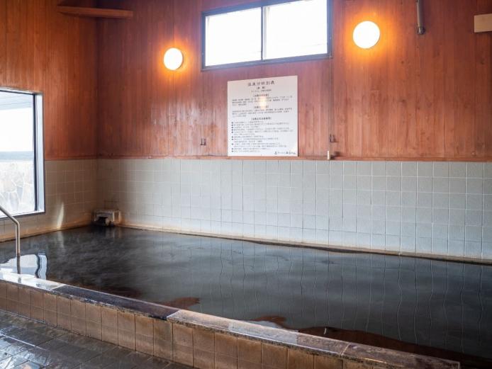 ▲少し黒みがかった「モール泉」で、体の芯までぽかぽか温めてくれる