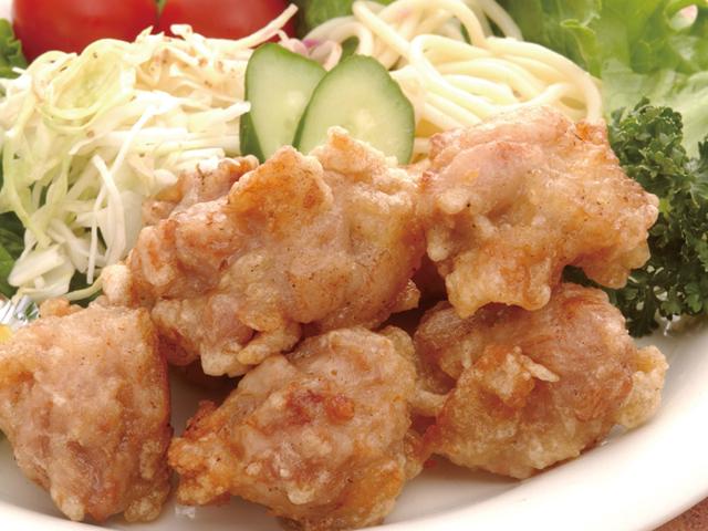 ■とり天&lt;br&gt;鶏肉に天ぷらの衣を付けてカラッと揚げた、大分で知らない人はいない！と言っても過言ではない、定番の郷土料理。ポン酢に、練りからしや柚子胡椒などを加えて味わいます。