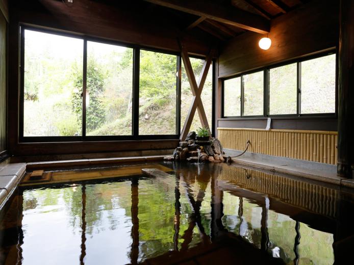 ▲大浴場550円、小学生以下300円、3歳以下100円。貸切風呂(平日60分)2000円〜