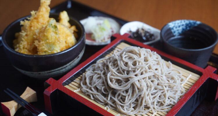 <span style="font-size:16px;"><a href="https://sato-no-tabi.jp/introduce/wasabi/"><span style="color:#C9F2E3;"><u>石挽き信州そば＆和ダイニングWASABi</u></span></a><br ><span style="font-size:12px;"> 長野出身のオーナーが手打ちする、本場仕込みの信州そばの店。和洋を取りそろえたメニューで、コース料理や飲み放題など大人数での利用も可能。</span><br /><span style="font-size:12px;"><span style="color:#FFFF00;">【スポット情報】</span><br />住所：大分県豊後大野市三重町市場1606番地1<br />TEL：0974-22-7118<br />営業時間：17:30~22:30（LO22:00）<br />定休日：日～木曜</span><br /><br>