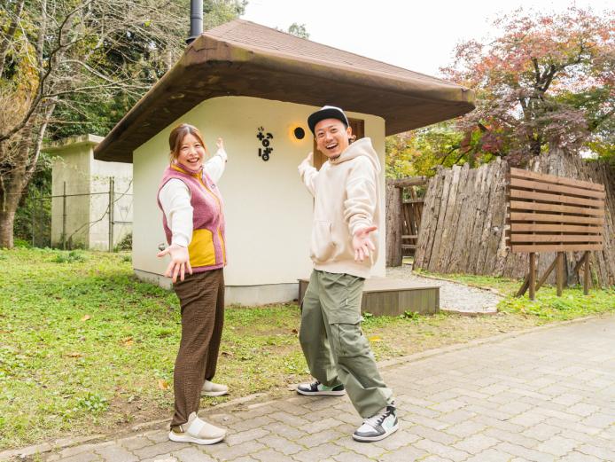 ▲全身の血流改善にも繋がるという「冬のサウナ」を体験！『ロッジきよかわ』の代表・江副雄貴さん（右）にもその魅力をいろいろ伺いました。