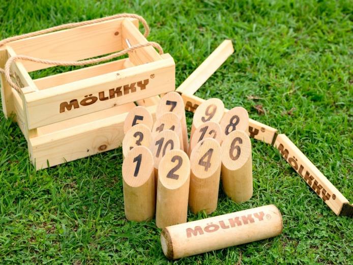 ▲「モルック」の道具は『みるく村』で レンタルできます。1時間500円