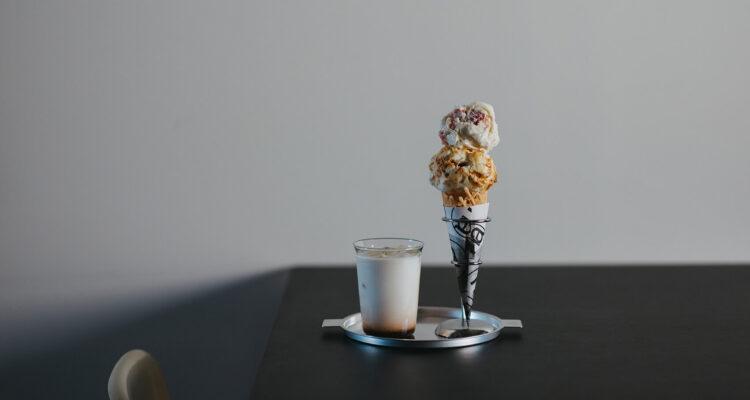 <span style="font-size:16px;"><a href="https://www.instagram.com/mazeru_urezam/ "> <span style="color:#C9F2E3;"><u> mazeru</u></span></a><br > <span style="font-size:12px;"> カフェとクリエイティブ活動の拠点を兼ねた複合スペース。アイスクリームやチャイティーなど、こだわりのメニューが豊富。店内には国内外のアーティスト作品も展示販売されています。</span><br /> <span style="font-size:12px;"><span style="color:#FFFF00;">【スポット情報】</span><br /> 住所：大分県大分市府内町3-5-17 第一石松ビル3F <br /> TEL：080-4315-0521 <br /> 営業時間：10:00～20:00 ※営業日・営業時間は不定。Instagramを確認<br /> 定休日：月〜金曜（現在、土日のみの営業）</span><br /><br>