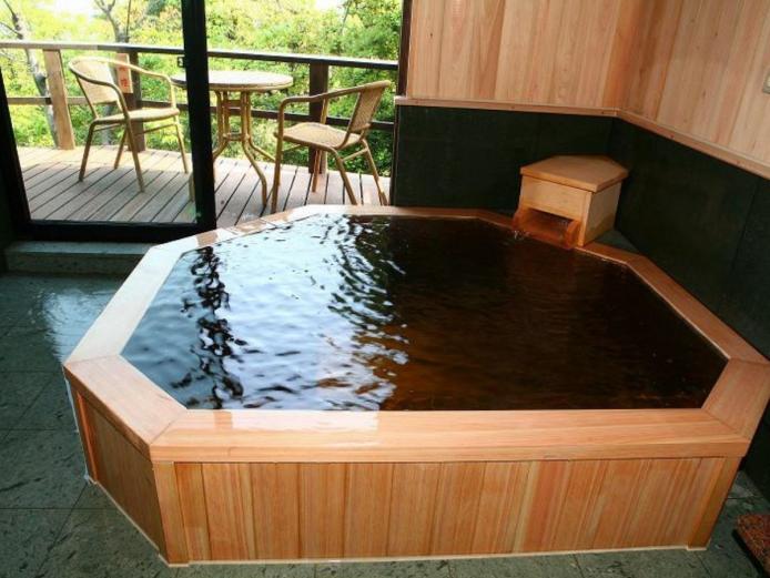 ▲地下800mの湯元から湧き出る大深度地熱温泉の完全かけ流し