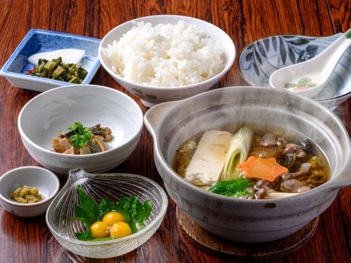 ▲食べたらお肌がピチピチになりそうな「すぽね定食」2200円