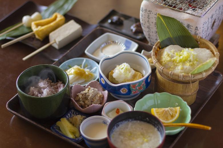 メニューは「鉄釜とうふ御膳」1550円のみ。