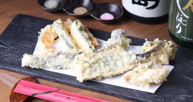 <span style="font-size:16px;"><a href="https://www.instagram.com/wabar_kanade/"> <span style="color:#C9F2E3;"><u>和バル奏</u></span></a><br > <span style="font-size:12px;"> こだわりの天ぷらと、日本酒やワインなど様々なお酒とのマリアージュが楽しめる"和バル"。カウンターもあるので、おひとりさまも利用しやすい。</span><br /> <span style="font-size:12px;"><span style="color:#FFFF00;">【スポット情報】</span><br /> 住所：大分県大分市府内町2-5-3<br /> TEL：097-576-8870<br /> 営業時間：17:30～23:00(LO22:30)、金・土曜、日曜はランチ11:30～15:00(LO14:30)営業もあり<br /> 定休日：月曜(火曜が祝日の場合は月曜営業)</span><br /><br>