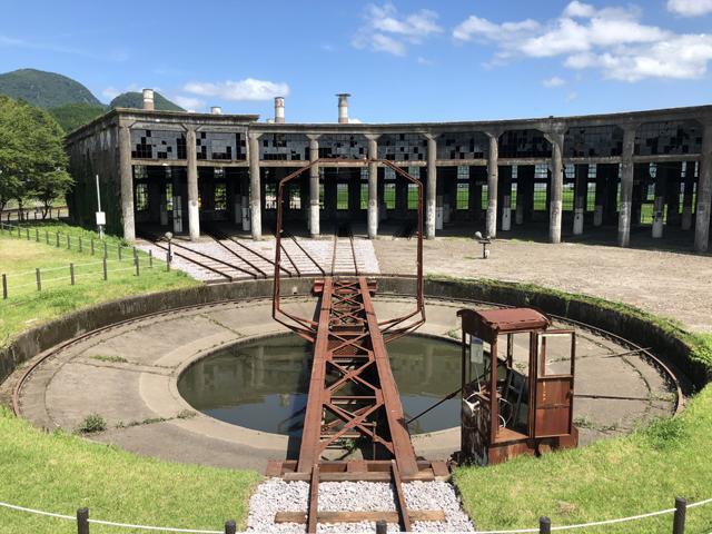 ▲第2次世界大戦中は軍事輸送の拠点となり、外壁には今もなお弾痕が残っています