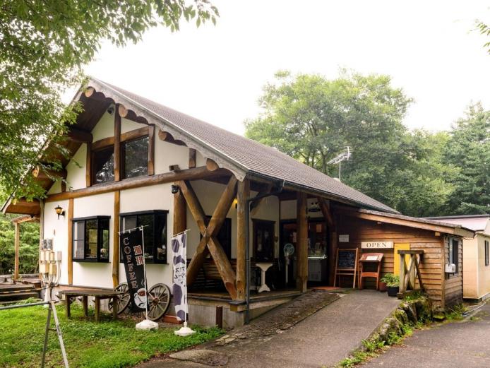 ▲レストラン では県産野菜とフレッシュミルクを生かした本格フ レンチのコースも味わえます