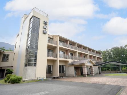 坊がつるにある『法華院温泉山荘』の姉妹宿。「くじゅうの魅力を伝えたい」という思いから開業