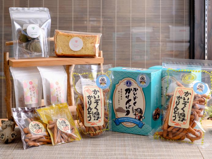 ▲「かいぞくかりんとう」580円(135g)、「シフォンケーキ」240円など