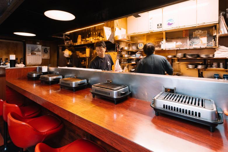 <span style="font-size:12px;">ノスタルジックな雰囲気に、店員さんや隣り合わせた常連さんとの会話もはずむカジュアルなスタイルなのに、最上級の和牛が味わえる一力。またすぐに帰って来たくなるアットホームなお店です。</span>