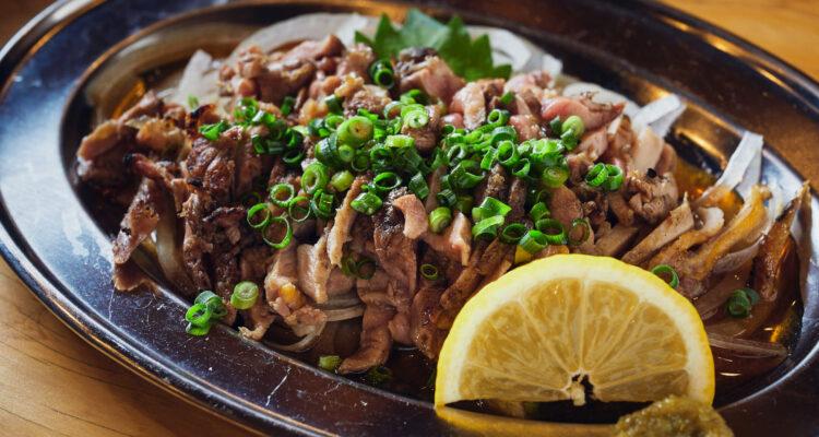 <span style="font-size:16px;"><a href="https://www.instagram.com/daikinbosi_0511/ "> <span style="color:#C9F2E3;"><u>駅ちか酒場 大金星</u></span></a><br > <span style="font-size:12px;">鶏を中心とした「焼きモノ」や「肉刺し」メニューが充実。「ズリ刺し」は新鮮な砂肝を使用、低温調理で安全かつ美味しく提供。また「モモのタタキ」は備長炭のスモーキーさを感じる逸品です。</span><br /> <span style="font-size:12px;"><span style="color:#FFFF00;">【スポット情報】</span><br /> 住所：大分県中津市島田219-11（日の出町アーケード内）<br /> TEL：0979-64-7726 <br /> 営業時間：18:00〜0:00（L.O.23:00）<br /> 定休日：不定休</span><br /><br>