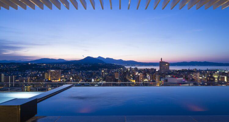 <span style="font-size:16px;"><a href="https://www.jroitacity.jp/contents/cityspatenku/"><span style="color:#C9F2E3;"><u> CITY SPAてんくう</u></span></a><br ><span style="font-size:12px;"> 炭酸泉や天然露天風呂、サウナなど、おんせん体験が楽しめる。ヒーリングスパなどリラクゼーションも豊富。2026年7月リニューアルオープンに伴い、2026年4月1日 ～ 7月2日まで休館予定。</span><br /><span style="font-size:12px;"><span style="color:#FFFF00;">【スポット情報】</span><br />住所：大分県大分市要町１−14　JRおおいたシティ19F～21F <br />TEL：097-513-2641<br />営業時間：HPをご覧ください。<br />定休日：不定休</span><br /><br>