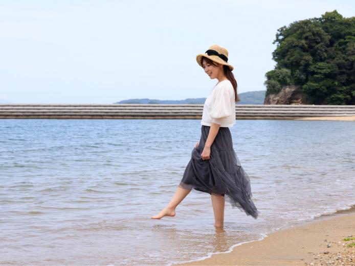 ▲海辺をのんびり散歩しよう