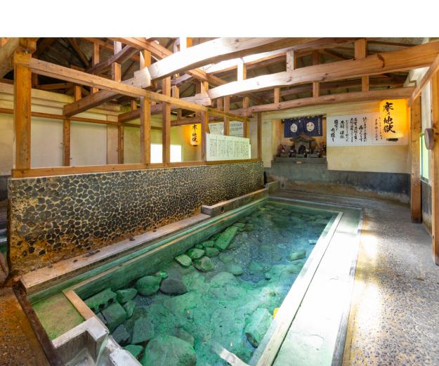 <span style="font-size:18px;"><a href="https://www.visit-oita.jp/spots/detail/9384"target="_blank"><font color="#0033ff">寒の地獄旅館</font></a></span>