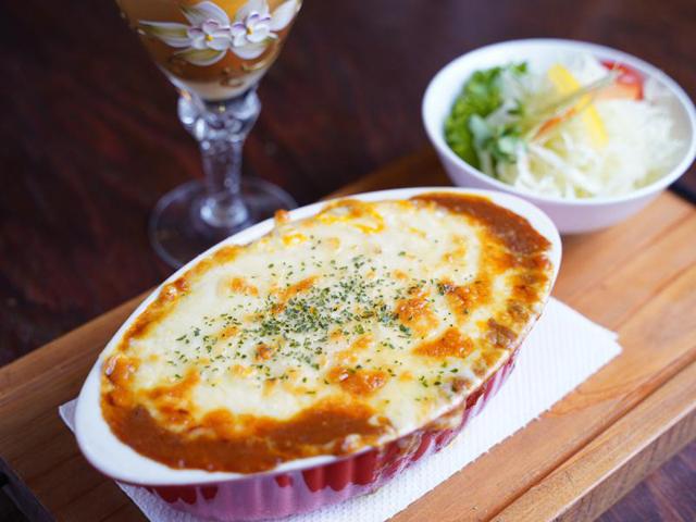 <font color="#ff1493"><strong>伯剌西爾珈琲舎</strong></font><br>こだわりの豆で丁寧に淹れる香り高いコーヒーが楽しめるお店。「昭和のハヤシライス」や「昔懐かしい昭和のナポリタン」といった食事メニューをはじめ、デザート類も豊富に揃っており、散策途中の休憩にぴったりです。<hr><span style="font-size:14px;"><strong>【DATA】 </strong><br /> 住所／豊後高田市新町971<br>電話／0978-24-3240<br>駐車場／共有P利用<br>アクセス／宇佐ICから車で約20分<br /><a href="https://www.brazil-coffeesha.com/" target="_blank"><font color="#0033ff">詳細はこちら</font></a></span>