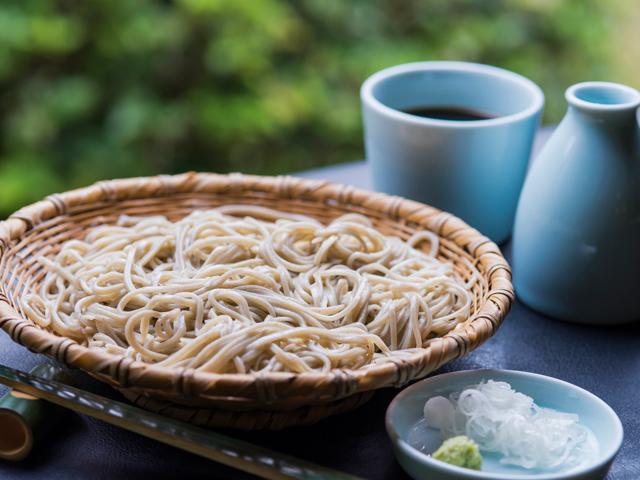 <font color="#ff1493"><strong>豊後高田そば</strong></font><br>豊後高田市は、春と秋の2回、そばの収穫ができる西日本有数のそば産地です。「認定店制度」を設けて、職人が豊後高田産のそば粉を使い、手打ちで“挽きたて・打ちたて・茹でたて”のそばを提供します。<hr><span style="font-size:14px;"><strong>【DATA】 </strong><br /> 住所／豊後高田市内各所<br>電話／0978-23-1860（豊後高田市観光まちづくり株式会社）<br>アクセス／宇佐ICから車で約20分～<br /><a href=" https://www.city.bungotakada.oita.jp/site/showanomachi/list2-7.html" target="_blank"><font color="#0033ff">詳細はこちら</font></a></span>