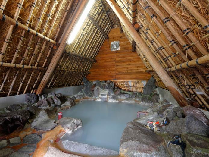 ▲ここでしか体験できない、明礬温泉らしい貸切湯