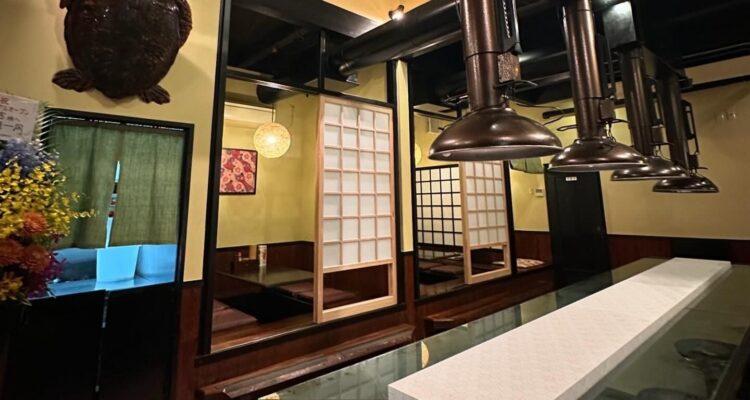 <span style="font-size:16px;"><a href="https://www.instagram.com/kamekichi.5519/"> <span style="color:#C9F2E3;"><u>亀吉本店</u></span></a><br > <span style="font-size:12px;"> ランチタイムの定食や夜の居酒屋メニューなど、地元の人たちに愛される食事処。焼き鳥が人気で、希少な「豊後マグロ　ヨコヅーナ」も取り扱っている。</span><br /> <span style="font-size:12px;"><span style="color:#FFFF00;">【スポット情報】</span><br /> 住所：大分県津久見市高洲町3824<br /> TEL：0972-82-5519<br /> 営業時間：11:00～LO14:00/17:00～フードLO22:00、ドリンクLO22:30<br /> 定休日：木曜</span><br /><br>