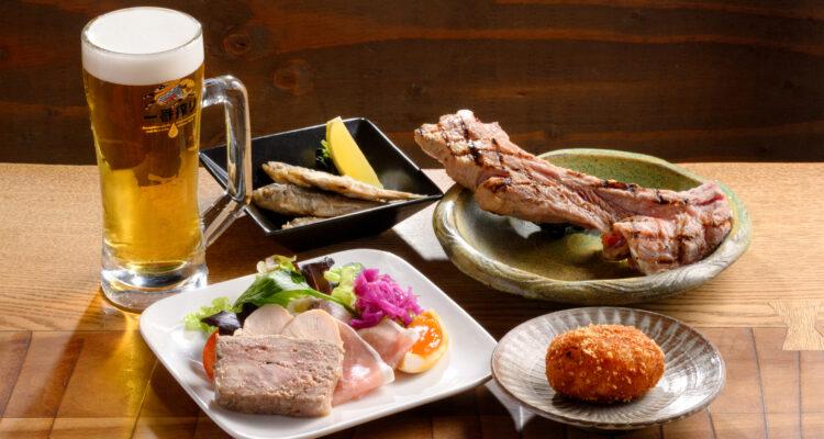 <span style="font-size:16px;"><a href="https://hijinavi.com/spots/detail/108"> <span style="color:#C9F2E3;"><u>裏リッチヒルズ</u></span></a><br > <span style="font-size:12px;">古民家を利用した居酒屋。こだわりのバターをたっぷり使った「リッチコロッケ」や、旬の食材を調理したおつまみが豊富で、ついつい頼みすぎてしまう。</span><br /> <span style="font-size:12px;"><span style="color:#FFFF00;">【スポット情報】</span><br /> 住所：大分県速見郡日出町豊岡992－1<br /> TEL：0977-85-7344<br /> 営業時間：11:00～14:00(LO13:30)、18:00～23:00(LO22:30)<br /> 定休日：月曜</span><br /><br>