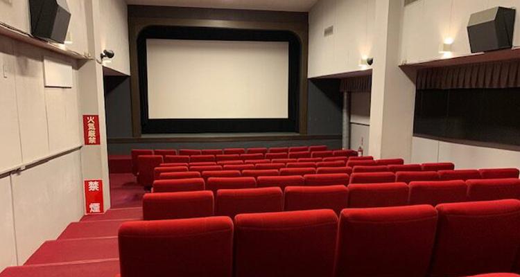 <span style="font-size:16px;"><a href="http://www.cinema5.gr.jp/"> <span style="color:#C9F2E3;"><u>シネマ5</u></span></a><br > <span style="font-size:12px;"> 府内5番街にあり、アート系作品を中心とした上映で映画ファンから愛されているミニシアター。近くに姉妹館の『シネマ5bis』もある。</span><br /> <span style="font-size:12px;"><span style="color:#FFFF00;">【スポット情報】</span><br /> 住所：大分県大分市府内町2-4-8<br /> TEL：097-536-4512</span><br /><br>