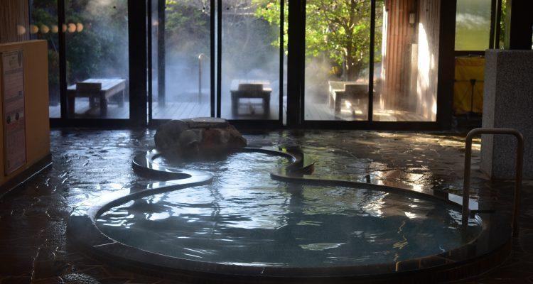 <span style="font-size:16px;"><a href="https://www.hyotan-onsen.com/"> <span style="color:#C9F2E3;"><u>ひょうたん温泉</u></span></a><br > <span style="font-size:12px;">1922年から続く別府鉄輪の、源泉100%かけ流しの温泉が特徴の温泉施設で、温泉を飲泉や吸入など、入る以外にもいろいろな形で味わえます。</span><br /> <span style="font-size:12px;"><span style="color:#FFFF00;">【スポット情報】</span><br /> 住所：大分県別府市鉄輪159-2<br /> TEL：0977-66-0527<br /> 営業時間：9:00〜深夜1:00<br /> 定休日：なし ※施設整備のための臨時休業あり</span><br /><br>