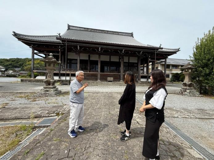 ▲『東本願寺四日市別院』。九州最大級の本堂は国の登録有形文化財となっています。