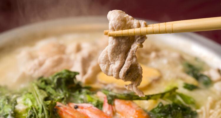 <span style="font-size:16px;"><a href="https://www.instagram.com/taiki.shun7/"><span style="color:#C9F2E3;"><u>割烹 太喜</u></span></a><br ><span style="font-size:12px;"> 天皇の料理番・公家 四条司家認定の名店。創業以来の味を引き継いだ「太喜鍋」やオリジナルの「琥珀だし」を使った創作料理など、店主の腕が光る品々をご賞味あれ。</span><br /><span style="font-size:12px;"><span style="color:#FFFF00;">【スポット情報】</span><br />住所：大分県国東市安岐町塩屋112-16<br />TEL：0978-67-0407<br />営業時間：17:00～22:00（LO21:30）<br />定休日：月曜</span><br /><br>