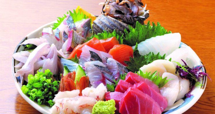 <span style="font-size:16px;"><a href="https://hijinavi.com/spots/detail/91"> <span style="color:#C9F2E3;"><u>炭火焼 丈ちゃん</u></span></a><br > <span style="font-size:12px;">鮮度抜群の魚介を刺身や焼き物で楽しめる、地元民御用達の居酒屋。迷ったらその日のおすすめが記された黒板のメニューからの注文が間違いない！</span><br /> <span style="font-size:12px;"><span style="color:#FFFF00;">【スポット情報】</span><br /> 住所：大分県速見郡日出町2985-1<br /> TEL：0977-72-3968<br /> 営業時間：17:00～23:00<br /> 定休日：日曜 ※月曜が祝日の場合は日曜営業、月曜休み</span><br /><br>