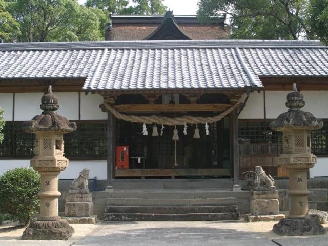 &lt;font color=&quot;#800080&quot;&gt;&lt;strong&gt;若宮八幡神社&lt;/strong&gt;&lt;/font&gt;（豊後高田市）&lt;br&gt;国東半島の6郷（武蔵・来縄・国東・田染・安岐・伊美）のうちの来縄郷における宇佐神宮の別宮で、天長元年に豊前国宇佐郡の住人、大神蘊麿の母の酒井門主女に神託が下り、それを受けて仁寿2年の12月に創祀されたと伝えられる神社です。&lt;hr&gt;&lt;span style=&quot;font-size:14px;&quot;&gt;【DATA】&lt;br /&gt;住所／豊後高田市御玉1&lt;br&gt;問合せ／0978-25-6219（豊後高田市商工観光課）&lt;br&gt;&lt;a href=&quot;https://www.city.bungotakada.oita.jp/site/weblocation/3286.html&quot; target=&quot;_blank&quot;&gt;&lt;font color=&quot;#0033ff&quot;&gt;HPはこちら&lt;/font&gt;&lt;/a&gt;&lt;/span&gt;&lt;br&gt;&lt;br&gt;
